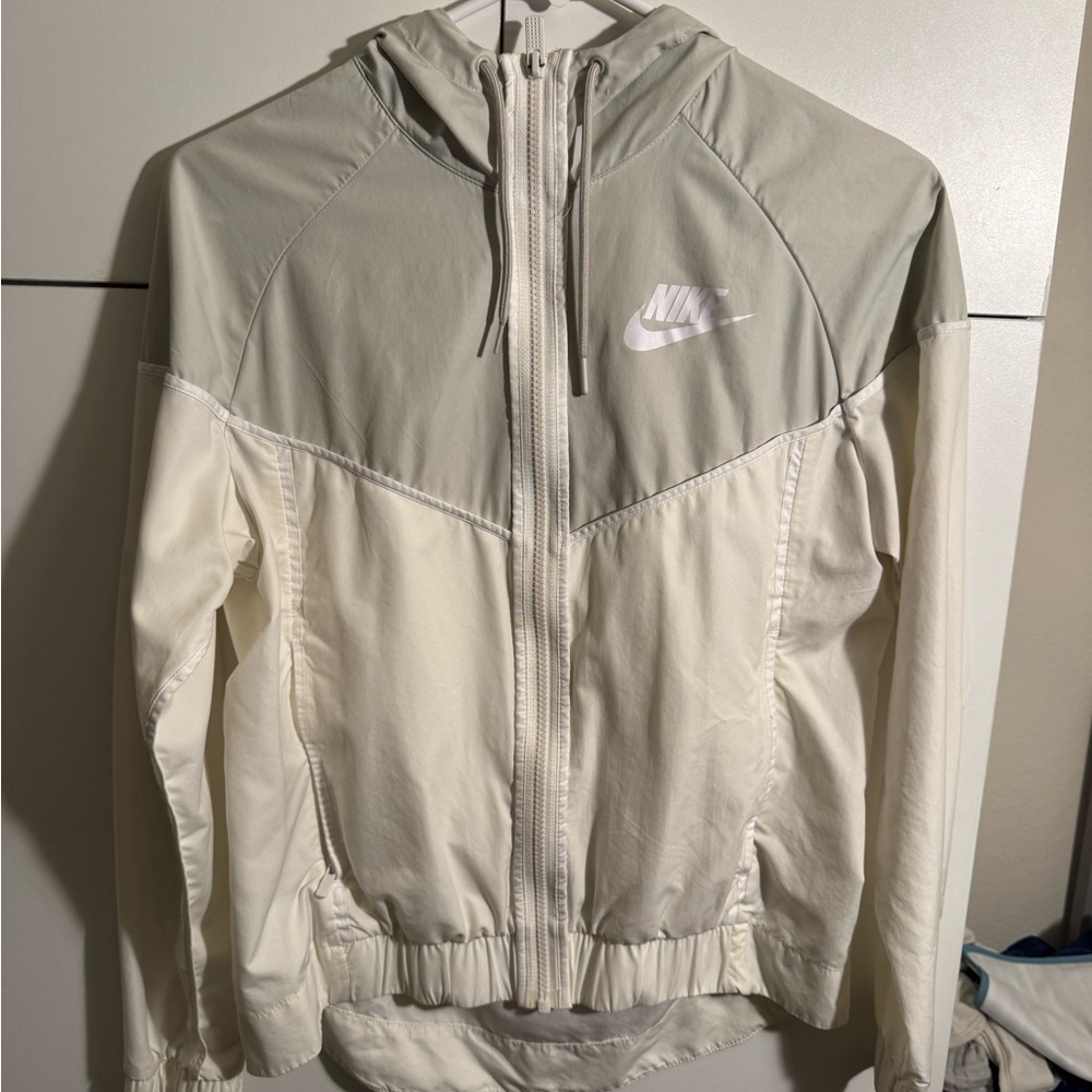 Nike Women's Two-Tone Gray and White Ski Jacket